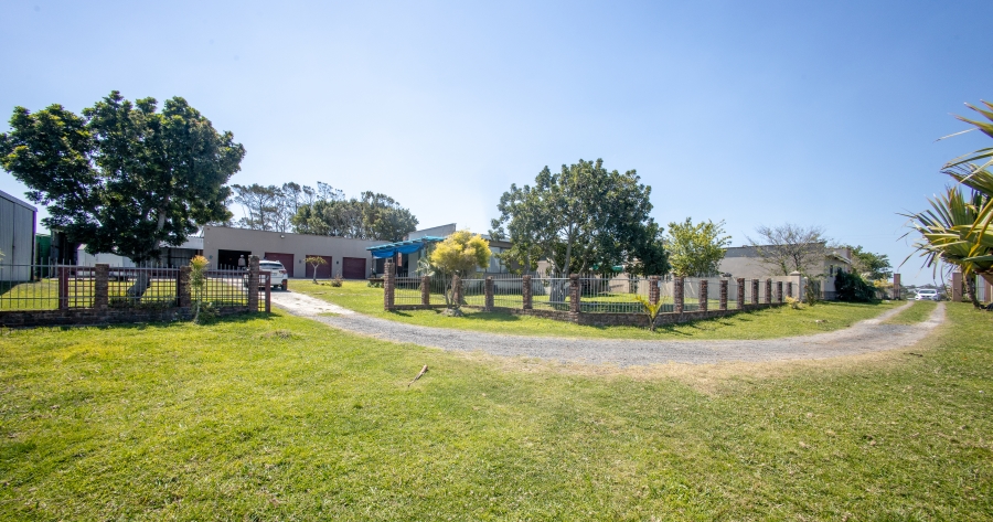 17 Bedroom Property for Sale in Cove Rock Eastern Cape